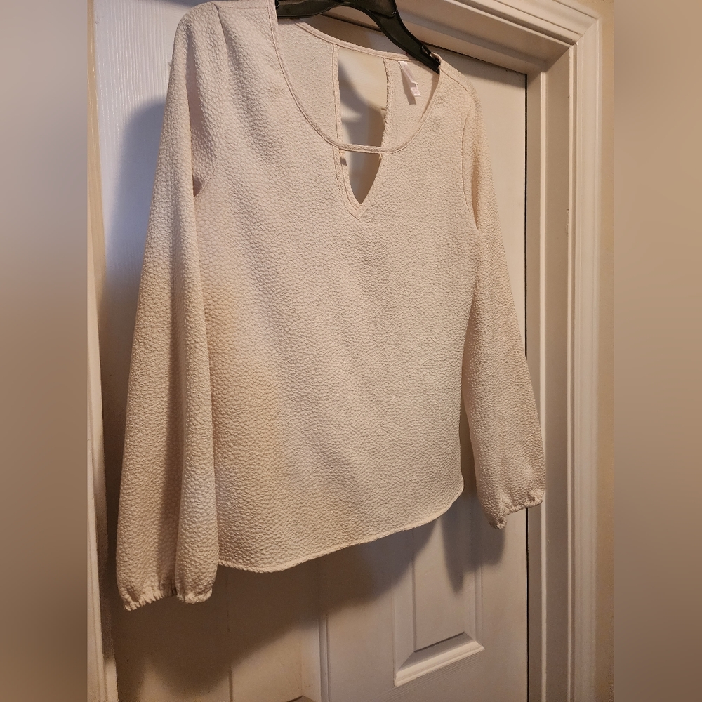 Xhiliration cream V neck front and back + peplum back detail blouse